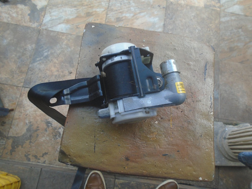 Vendo Cinturon Delantero Derecho De Mazda 2 Año 2008