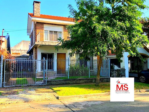 Ohiggins Y Carvajal. Lote Propio. Casa Con Jardín + 2 Amb C/ Terraza.