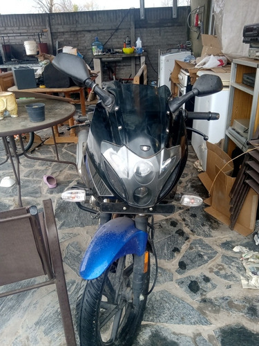 Imagen 4 de 7 de Bajaj Rowser 220 F