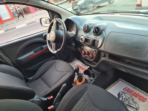 Imagem 14 de 15 de Fiat Uno 2014 1.4 Sporting Flex 5p
