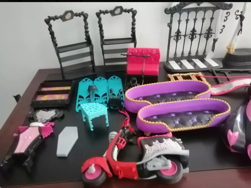 Monster High Draculaura Set Carro Circo Moto Cama Lagoona (Usado)