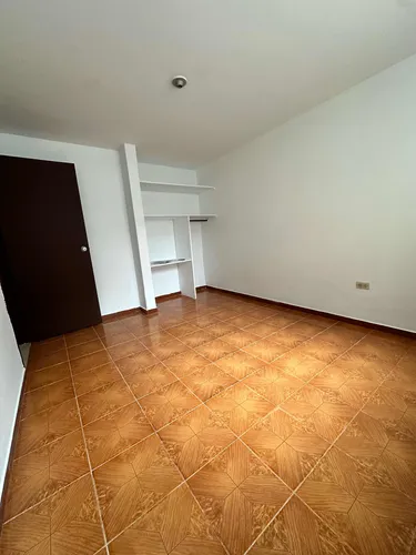 Apartamento De 2 Habitaciones Y 1 Baño Con Un Un Patio Grand
