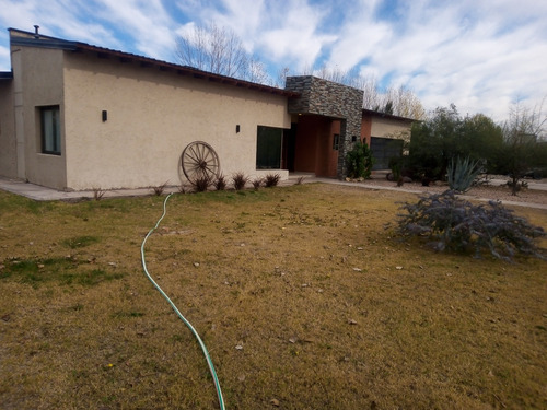 Vendo Hermosa Casa De Categoría, Exelente Ubicación.