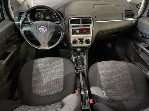 Imagem 6 de 8 de Fiat Punto 1.4 Attractive 8v Flex 4p Manual