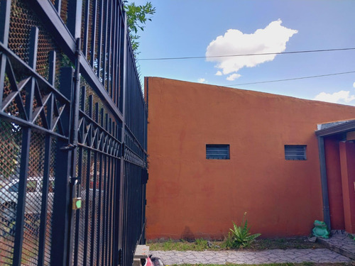 Casa En Venta - 3 Dormitorios 1 Baño - Local - Cochera - Lisandro Olmos, La Plata