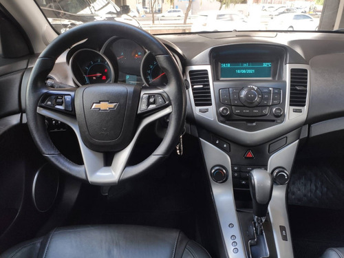Imagem 8 de 10 de Chevrolet Cruze 1.8 Lt 16v Flex 4p Automático