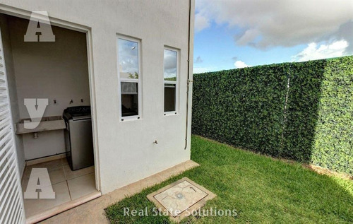 Casa En Venta Incluye 4 Paneles Solares, 3 Recamaras, 2 Niveles, Av. Petempich, Playa Del Carmen