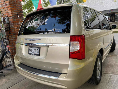 Imagen 7 de 15 de Chrysler Town & Country 2011 3.6 Touring At