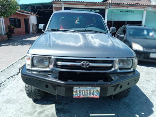 Imagen 2 de 12 de Toyota Hilux Sincronica 4x4
