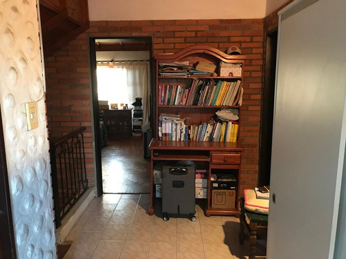 Casa En Banfield O. Con Parque! Acepta Permuta!