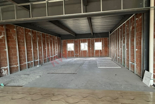 Se Renta Local Comercial La Reserva- Lomas Del Campanario, Querétaro