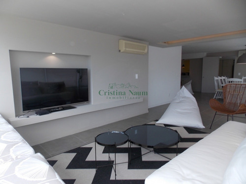 Amplio Apartamento En Muy Buena Torre Frente Al Mar. Totalmente Reciclado- Ref: 16270
