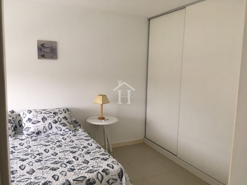 Se Vende Apartamento En Edificio Botavara- Ref: 217