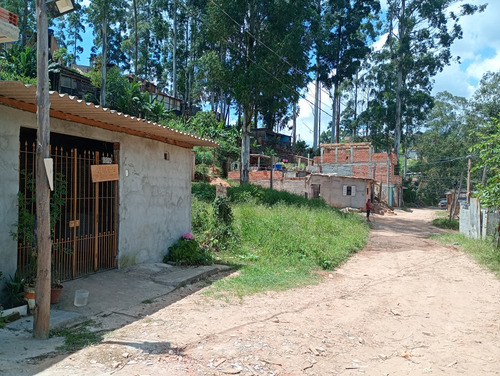 Casa 4 Cômodos E Dois Banheiros