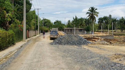 Solares En Residencial Cerrado Con Barrote De Seguridad.