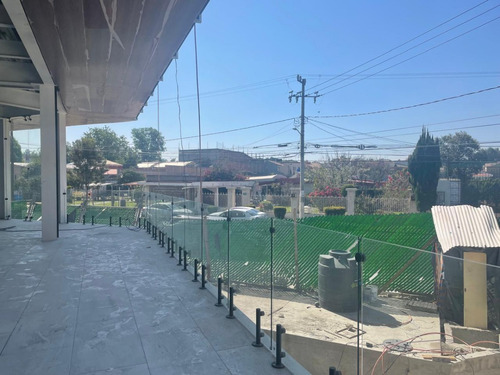 Local En Renta De 350 A 400m2 Nuevo, El Local Se Ubica En Planta Baja En Plaza Comercial Nueva.