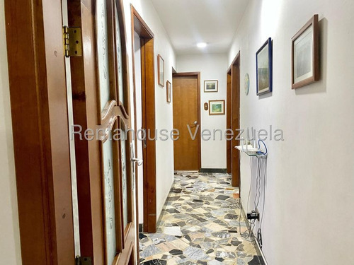 Se Ofrece En Venta Hermoso Y Amplio Apartamento Remodelado Ubicado En El Paraiso