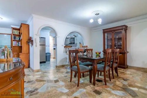 Casa En Venta En Calasanz. Cod V12472