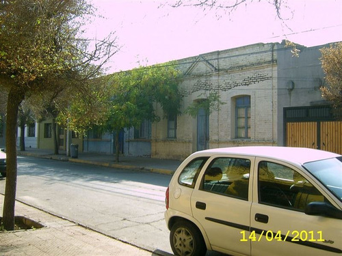 Imagen 2 de 4 de Cuevas / Rogelio Ugarte, Santiago