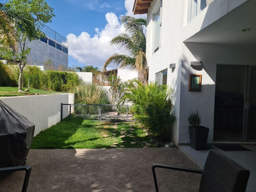 Se Vende Casa En Vista Real, Gran Jardín, Alta Gama Y De Luj