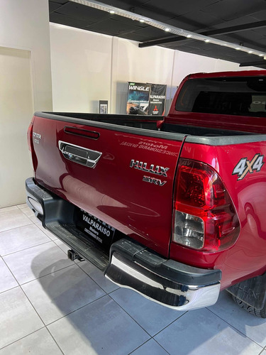 Imagen 9 de 21 de Toyota Hilux 2.8 Cd Srv 177cv 4x4 At