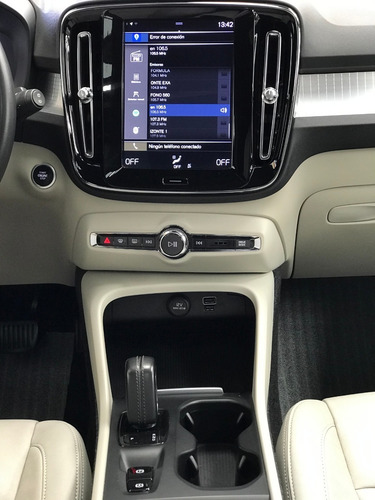 Imagen 10 de 15 de Volvo Xc40 2019 Momentum T5