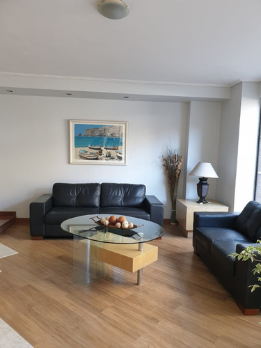 Apartamento En Octavo Piso , Tres Dormitorios Dos Baños.
