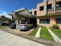 Comprar Se Vende Townhouse En Los Mangos, Conjunto Privado  Muralla Alta  . Remodelado Y Completamente Amoblado. Daniela J