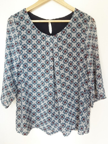 Imagen 5 de 10 de Blusa Estampada Modelo Cerrada, Manga Ajustable 3/4, Talla M