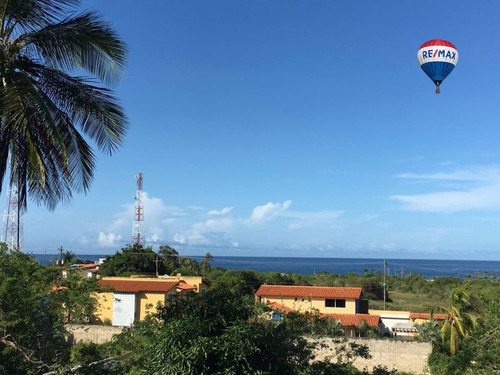 Re/max 2mil Vende Edificio En El Sector Playa Guacuco, Municipio Arismendi. Isla De Margarita, Estado Nueva Esparta