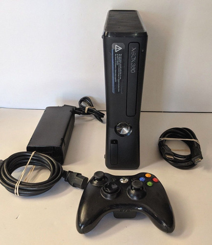 Imagen 1 de 1 de Oferta De Marzo: Xbox 360 Slim Con Disco Duro De 250 Gb