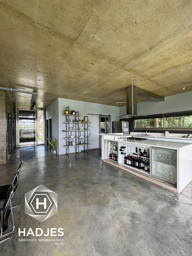 Casa En Venta, Nuevo Quilmes Moderna Con Piscina A La Laguna