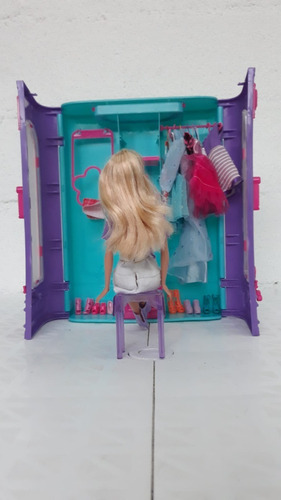 Armario Con Muñiecas Barbie