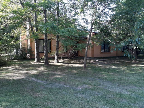 Quinta En Pilar En Barrio Semicerrado, 4 Ambientes, 2 Baños Y Pileta