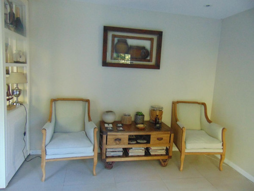 Casa En Venta - 3 Dormitorios 2 Baños - 200mts2 - Azul