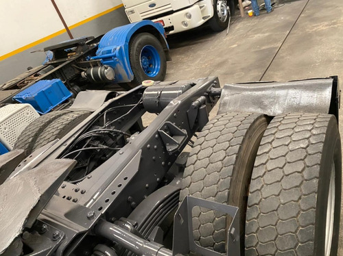 Caminhão Iveco Stralis 460 6x4 Teto Alto 2012 Automatico