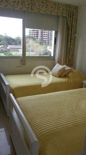 Apartamento En Playa Brava- Ref: 1866