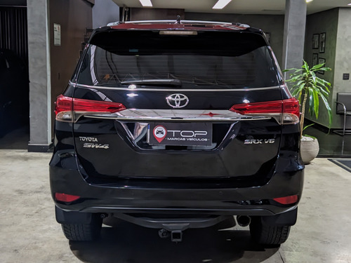 Toyota Hilux SW4 4.0 SRX 4X4 7 LUGARES V6 24V GASOLINA 4P AUTOMÁTICO