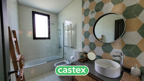 Casa De 3 Dormitorios En Venta En Barrio Ceibos, Puertos, Escobar