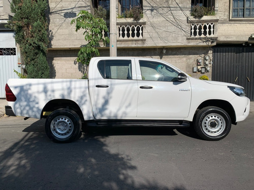 Imagen 2 de 15 de Toyota Hilux Doble Cabina