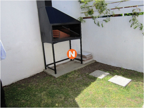 Impecable Casa Minimalista, Moderna, A Pocas Cuadras De La Playa Mansa. - Ref: 216355