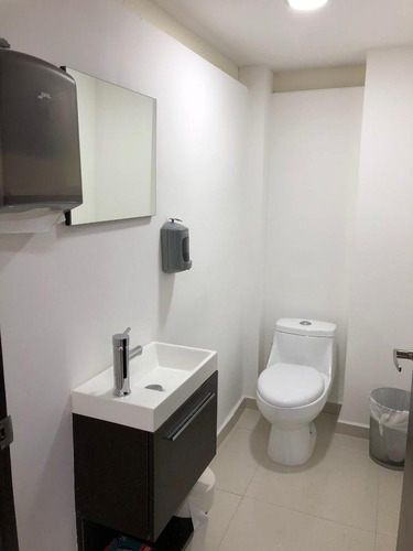 Imagen 13 de 20 de Local Comercial En Venta O Renta, Con Cubiculos Y Tapanco, En Cumbres Del Lago, Juriquilla Queretaro.