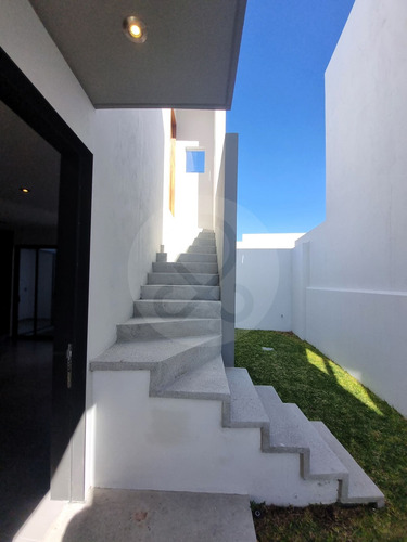 Casa En Venta En Bosque Real De Santa Anita, Tlajomulco Listo Para Estrenar