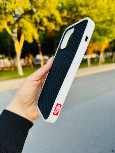 Funda Vans Waffle Para iPhone Color Negro Y Café