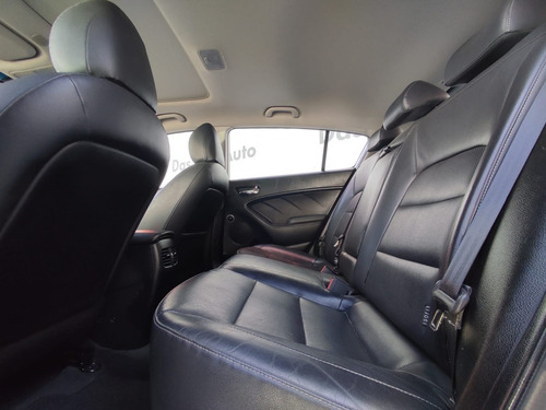 Imagen 10 de 12 de Kia Forte Sx Hb Std 2018