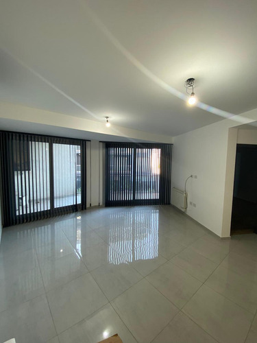 Departamento De 2 Amb. En Alquiler. Edificio Premium. Adrogué Centro.