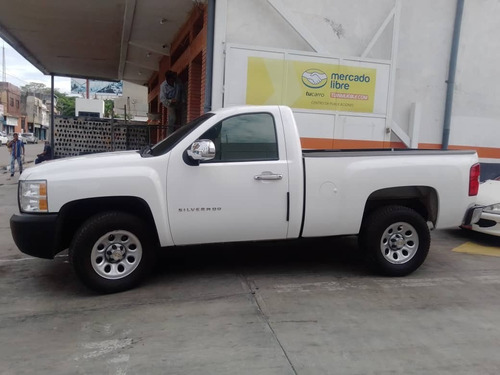 Imagen 5 de 11 de Chevrolet Silverado Ls