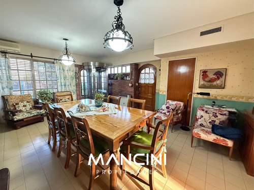 Apto Crédito - Casa En Venta De 5 Ambientes Con Cochera, Quincho Y Piscina - Villa Ballester