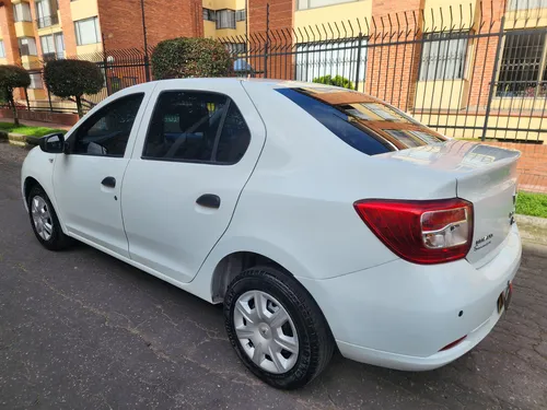 Renault Logan 1.6 Expression / Life +