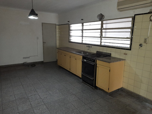 Casa 532 Y 117, 2 Dormitorios, Garaje Pasante, Parque, Galpon.